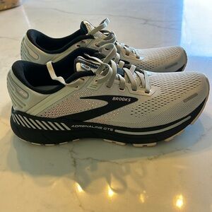 Brooks Women’s Adrenaline GTS 22